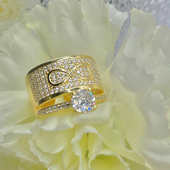 Jewelry - NEW 18K Gold Plated 2in1 Infinity Adjustable Ring w/Radiant Simulated Diamonds